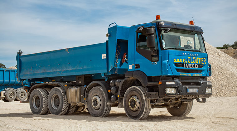 Camion à benne basculante